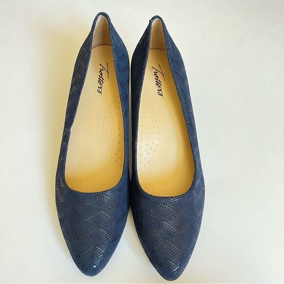 Trotters Kiera Evening Blue Wave Kitten Heel Leather Pumps Size 9N - Picture 4 of 11
